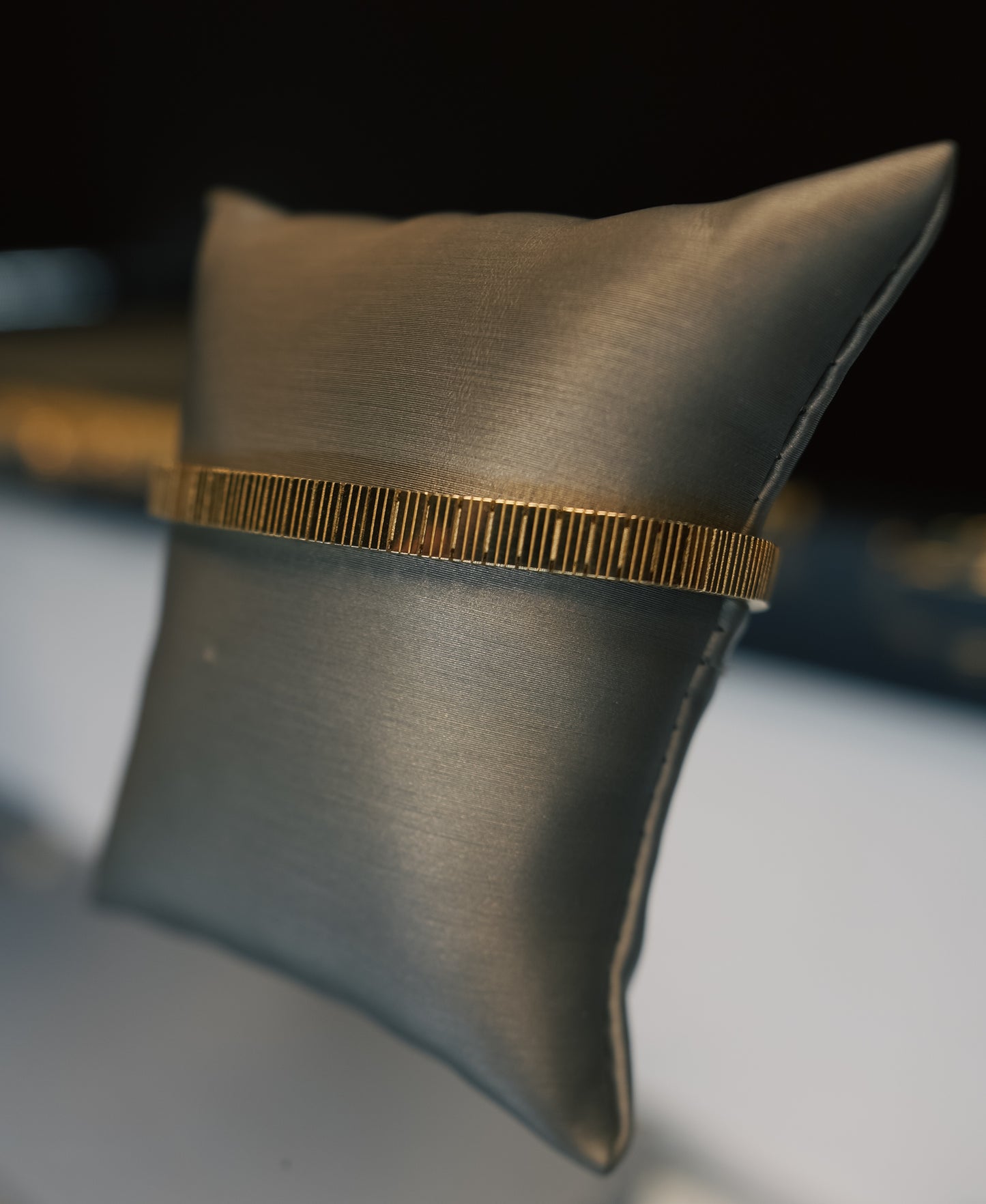 10kt Inverted Screw Bangle Bracelet
