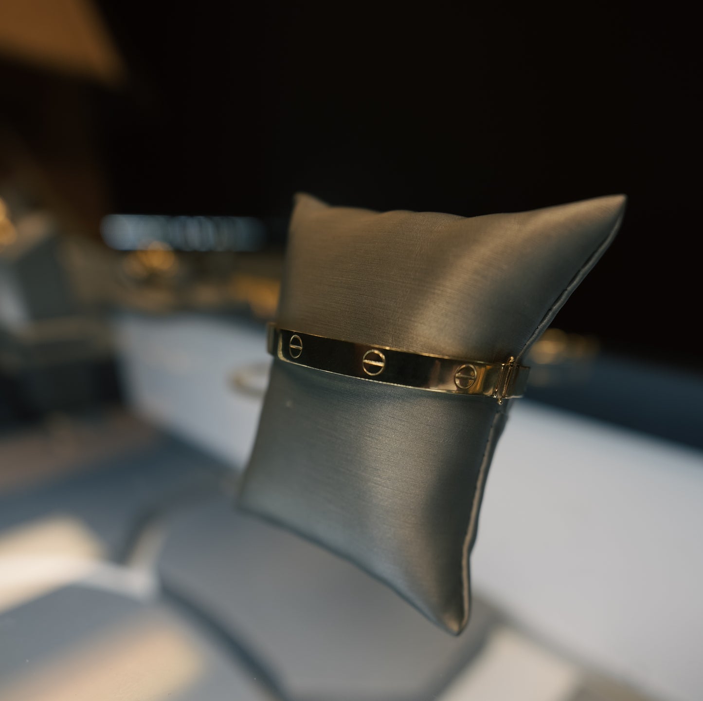 10kt Screw Bangle Bracelet