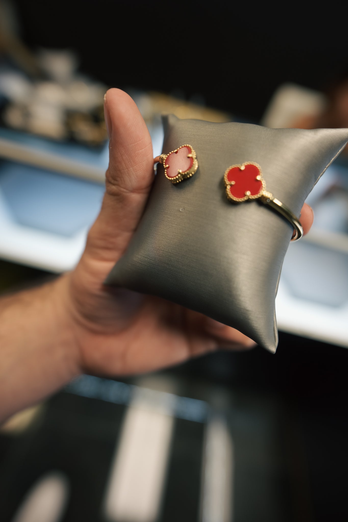 10kt Clover Bangle Bracelet