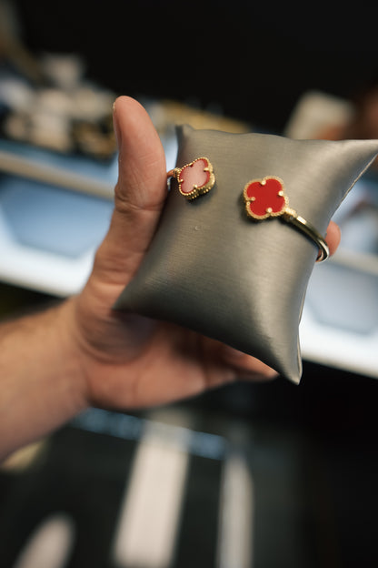 10kt Clover Bangle Bracelet