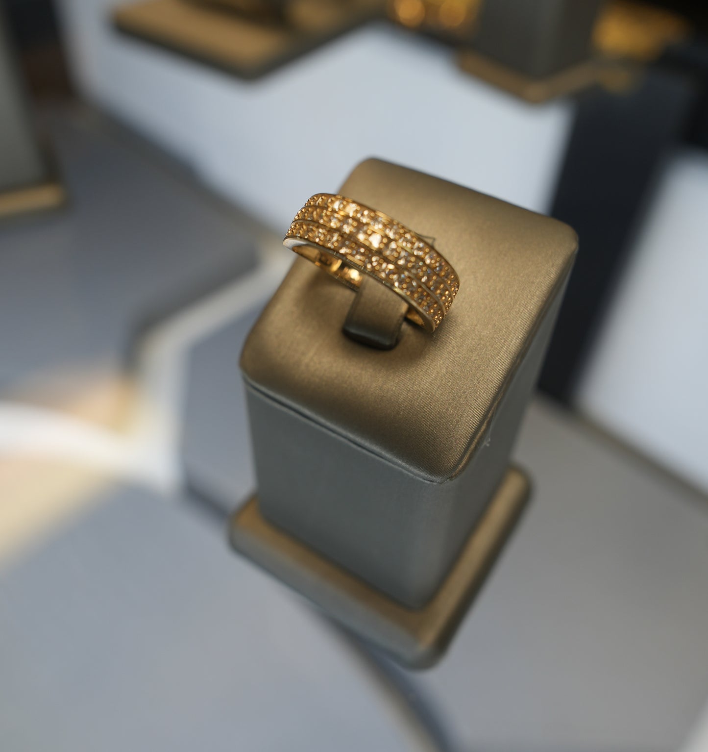 10kt Tri-Row Wedding Band